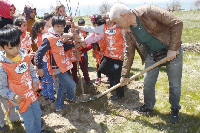 Türkiye’nin her yerinde fidanlar toprakla buluşacak