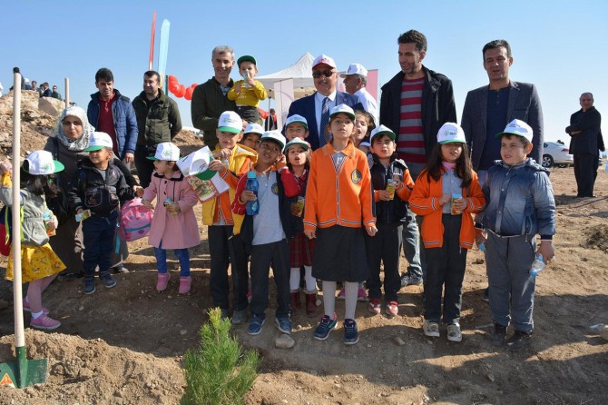 "Geleceğe Nefes Ol" sloganıyla fidanlar toprakla buluştu