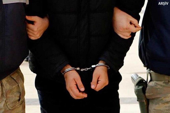 Şexsê ku di serrûyê xanim û qîza xwe de nalon niqûtand hat girtin