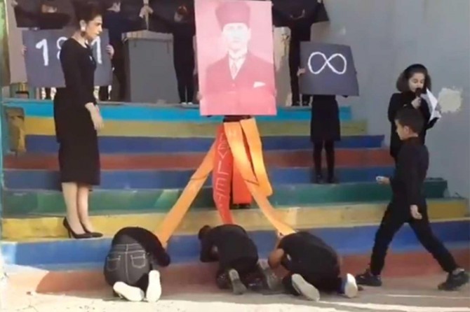 Zarokan li ber Mustafa Kemal dan secdekirin