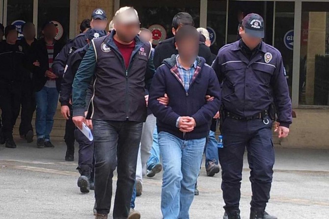 Li Mêrdînê 7 kes di bergeha lêpirsîna FETO de hatin girtin