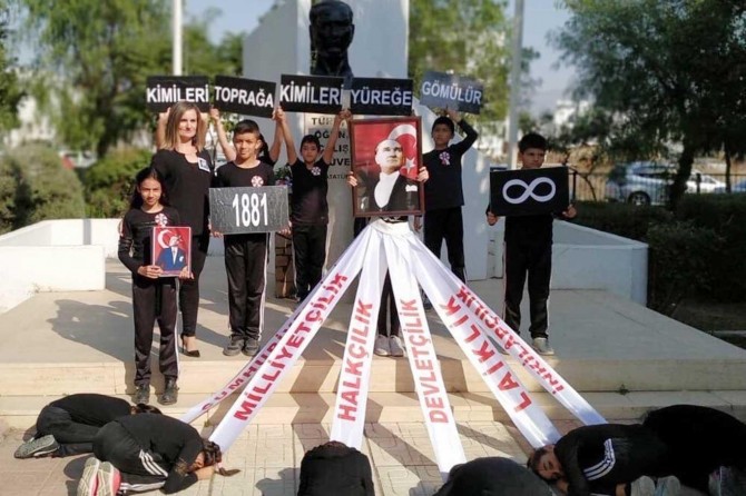 Mustafa Kemal'in heykeli önünde yapılanlar ritüel denemesi