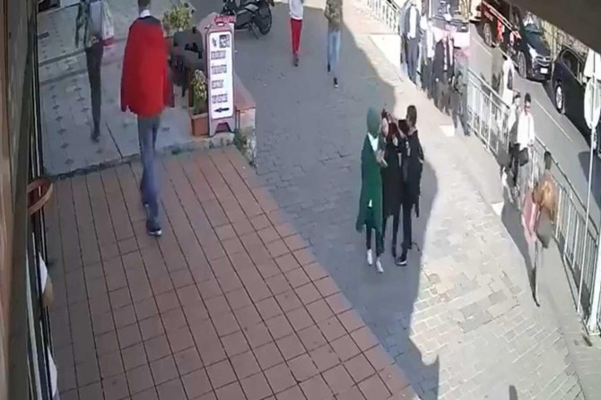 Dijmina Îslamê ya ku êrîşî qîzên bi hîcap kir hat binçavkirin