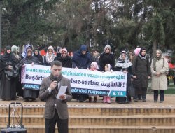 Başörtüsünü isteyen, istediği yerde takabilmeli