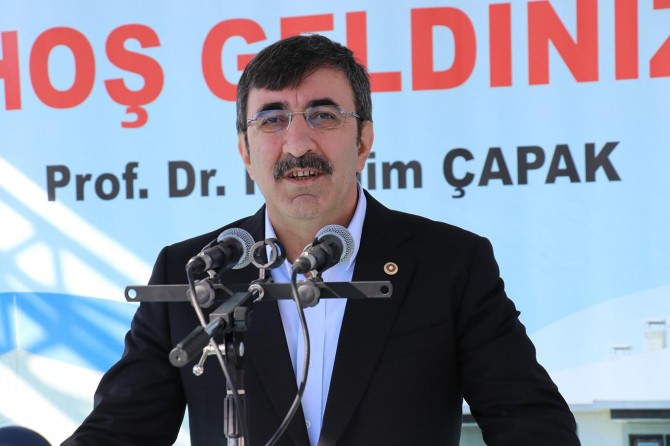 Tarihi değerleriyle barışık bir nesil ile geleceğe yürümek zorundayız