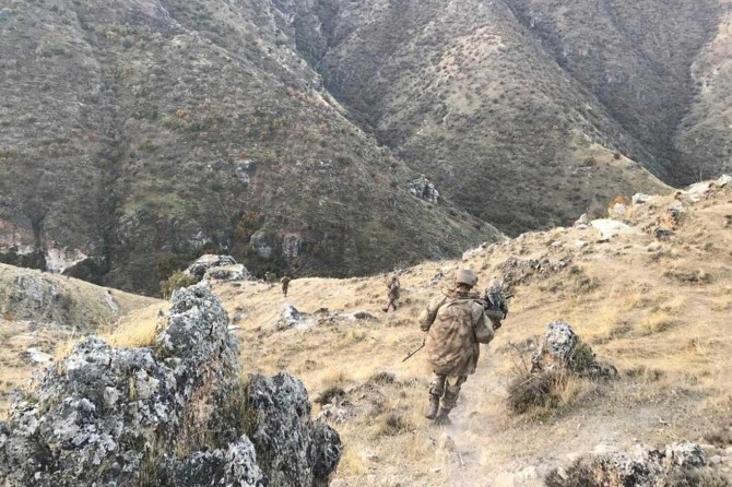 Siirt'te PKK'nin mağaraya gömdüğü EYP imha edildi
