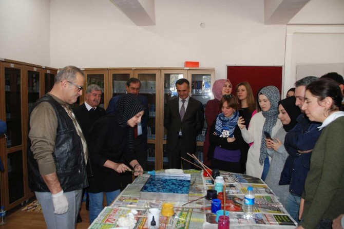 Bitlis'te öğretmenler ebru sanatıyla buluşturuldu