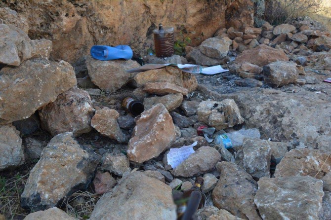 Kozluk'ta madde bağımlıları bu kez mezarlığı mesken edindi