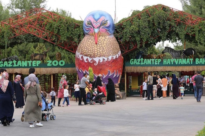 Gaziantep Hayvanat Bahçesine ara tatilde ziyaretçi akını