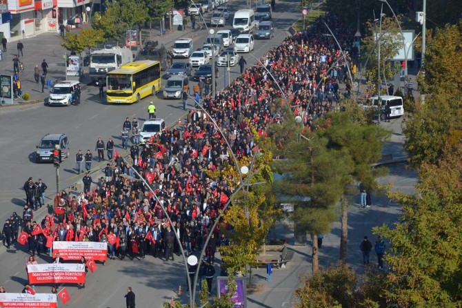 ​Görevi başında öldürülen öğretmenler için Batman'da yürüyüş gerçekleştirildi