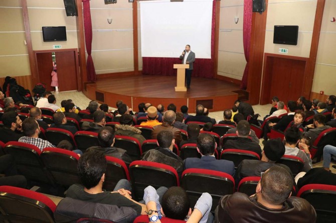 Sahabe toplumunun kazandığı erdemlere ihtiyacımız var