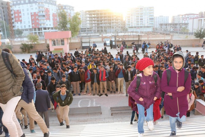 Öğrenciler bir hafta aranın ardından tekrar ders başı yaptı