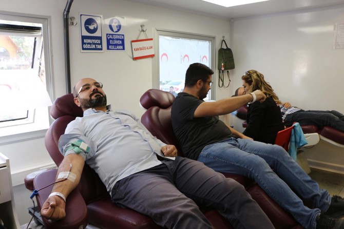 Kan bağışları gezici araçlarla toplanıyor