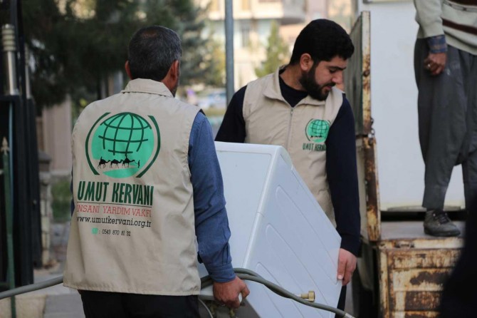 Şanlıurfa Umut Kervanı mağdur aileye sahip çıktı