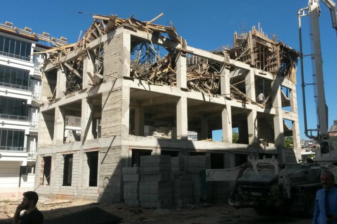 İnşaat çöktü: 2 yaralı