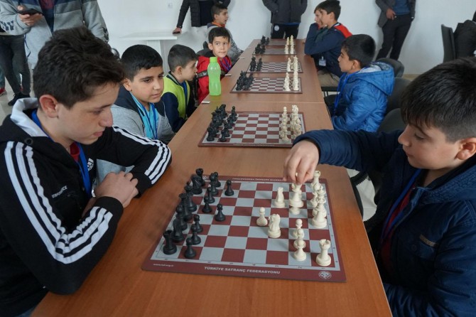 ​Siirt'te akıl oyunları turnuvası başladı