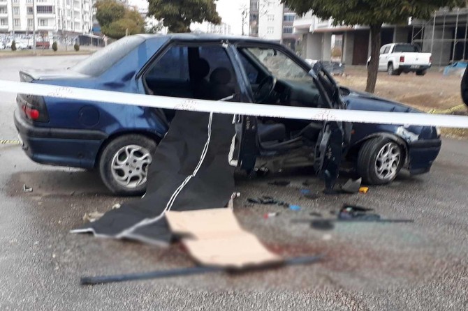 Elazığ'da takla atan araçta 1 kişi öldü 2 kişi yaralandı