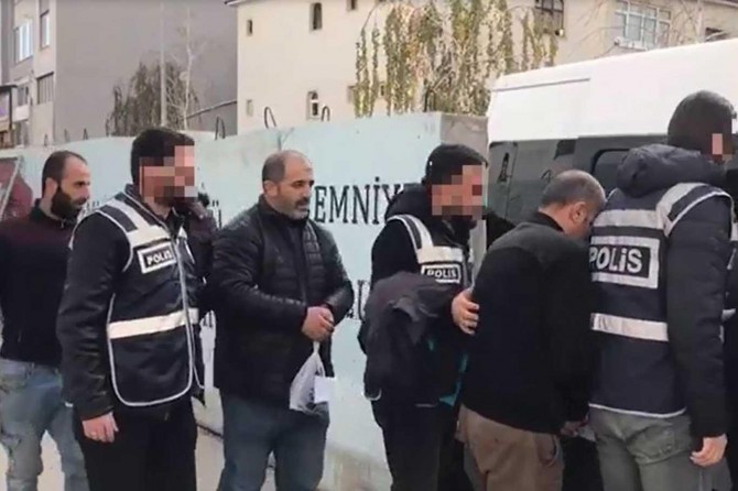 Van'da aranan 12 kişi yakalandı