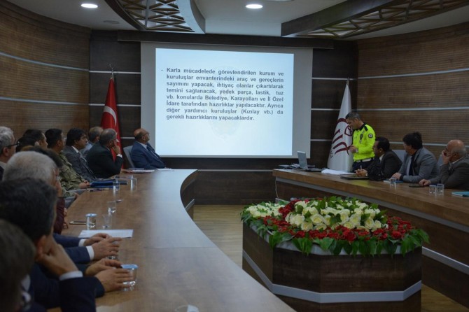 Siirt’te Kışa Hazırlık ve Karla Mücadele” toplantısı yapıldı