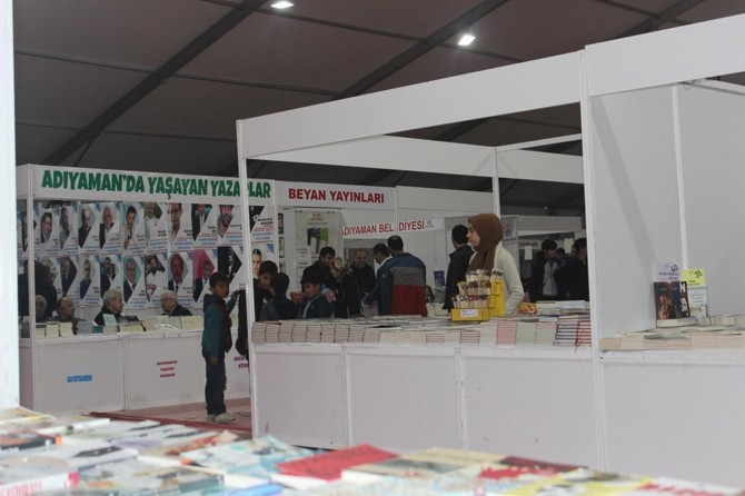 Adıyaman Kitap Günleri Fuarı'na yoğun ilgi
