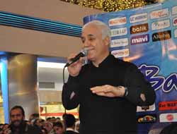 İnsanlık Perdeyi Sıyırdı, Peygamberiyle Kucaklaşıyor Video