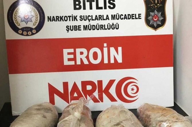 Şüphe üzerine durdurulan bir araçtan uyuşturucu çıktı