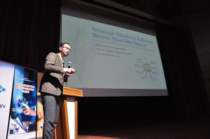 Bilişim araçları öğrencilerin akademik başarısını olumsuz etkiliyor