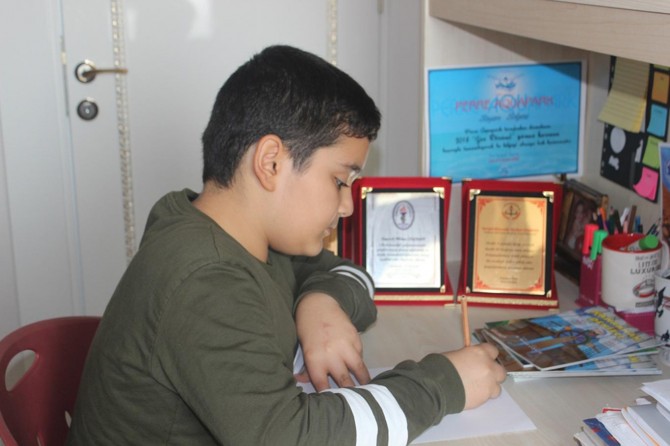 9 yaşında 5 kitap yazdı