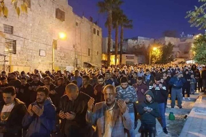 Thousands attend Dawn Prayer at Ibrahimi Mosque