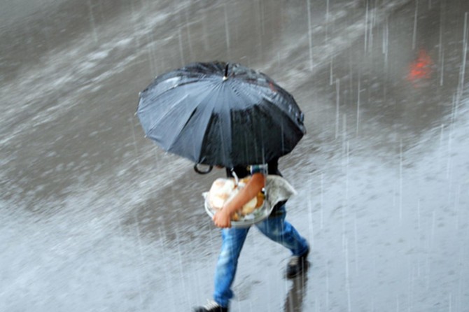 İstanbul için öğle saatlerinden sonra sağanak yağış uyarısı