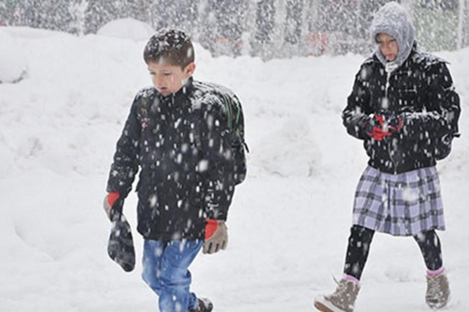 Li Erzîncanê ji ber berfê mekteb hatin tatîlkirin