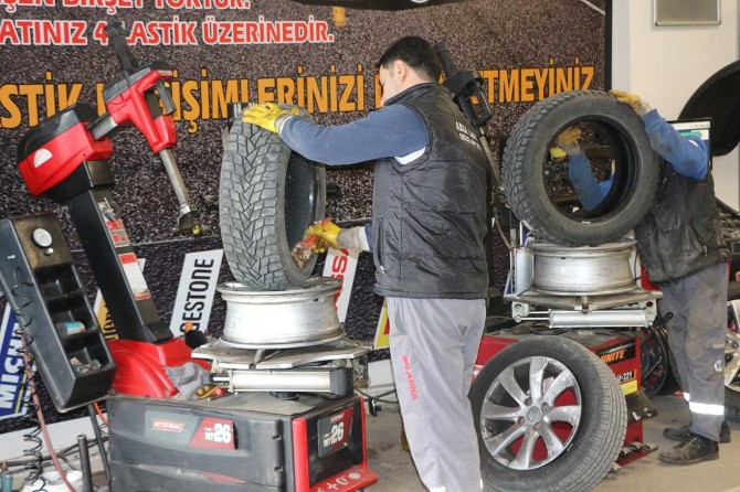 Lastikçilerde kış lastiği yoğunluğu