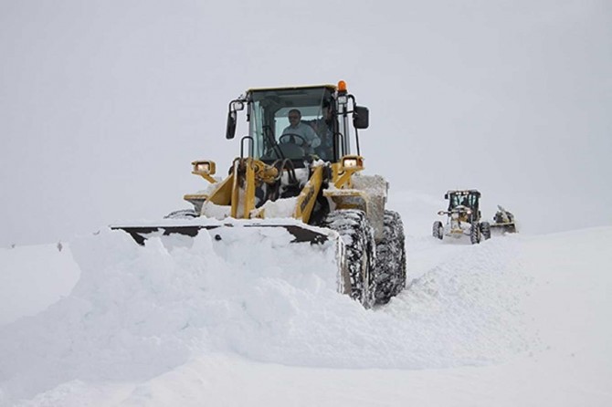 ​Doğu'da 280 köy ve mahalle yolu ulaşıma kapandı