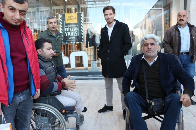 Engelli bireyler toplumdan “duyarlılık” bekliyor