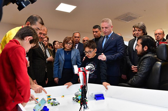 3 bin 650 kişi engelli kontenjanından istihdam ediliyor