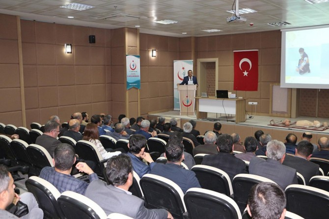 Elazığ'da öğretmen ve muhtarlara yönelik ilk yardım eğitimi verildi