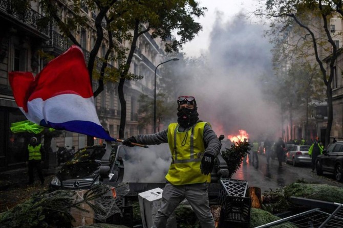 Fransa'da halk yönetimden memnun değil