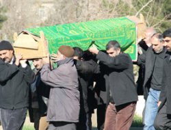 Halise Anne Defnedildi