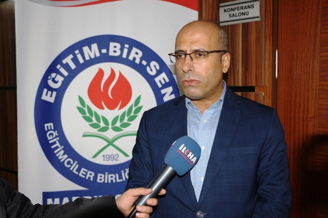 Gençlerimize okumayı sevdirmeye çalışıyoruz