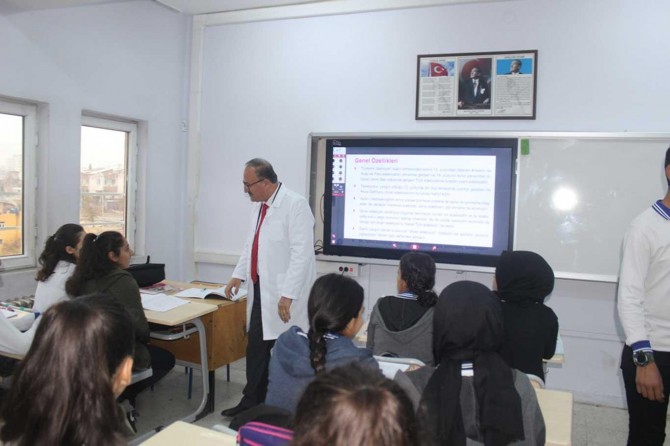 Her bir öğrencinin özel olduğunun bilinciyle hareket etmemiz gerekir