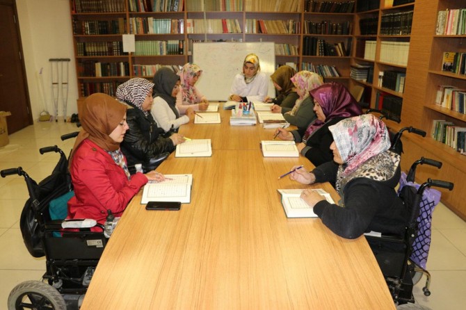 Engelli olmaları Kur'an öğrenmelerine engel olmuyor