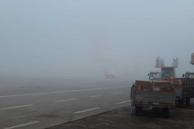 Ağrı'da sis nedeniyle uçak iniş yapamadı
