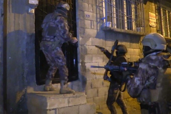 Uyuşturucu satıcılarına yönelik 66 ilde operasyon