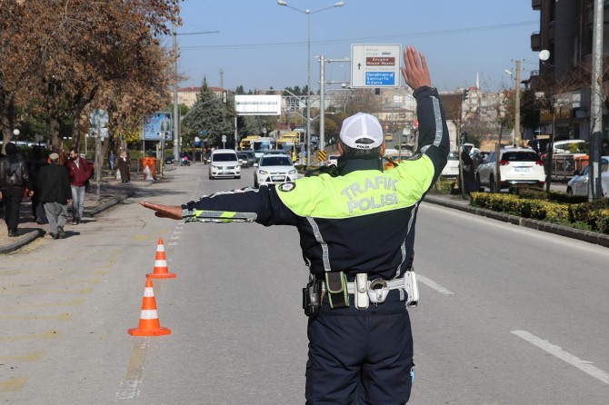 Trafik denetimlerinde sürücülere para cezası yağdı