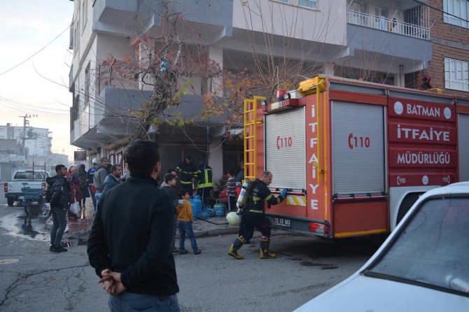 Batman'da döndürülmeyen sigara dükkanı yaktı