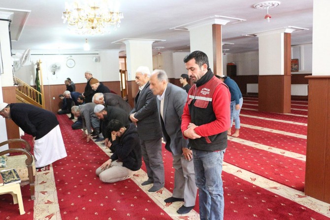 Diyanetin tabure yasağına destek