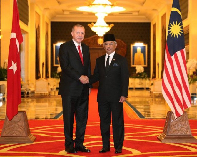 Erdoğan meets with King of Malaysia Al-Sultan Abdullah Ri'ayatuddin Al-Mustafa Billah Shah