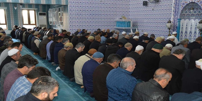 Camilerde tabure ve sandalye yasağına destek büyüyor