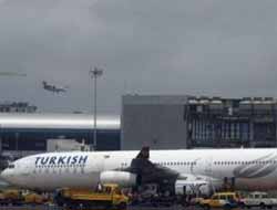 THY Uçağı Pistten Çıktı