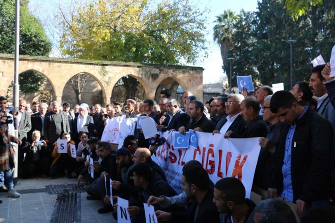 Uygurlar kendi inançlarını değiştirmeye zorlanıyorlar